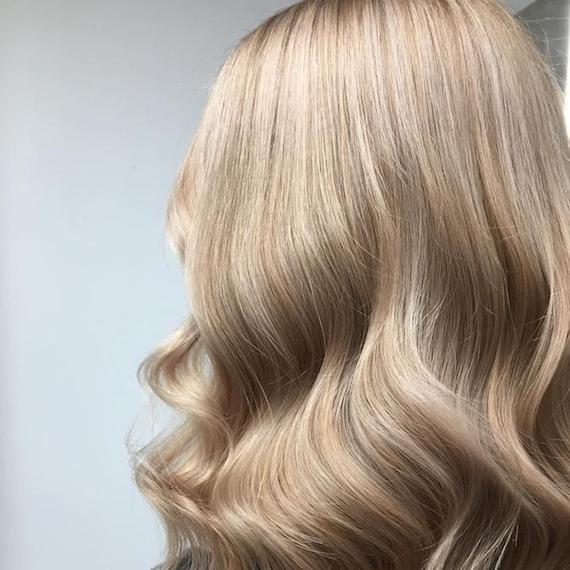 Isolator Zin Klant 22 blonde haarkleuren, van goud tot karamel | Wella Professionals