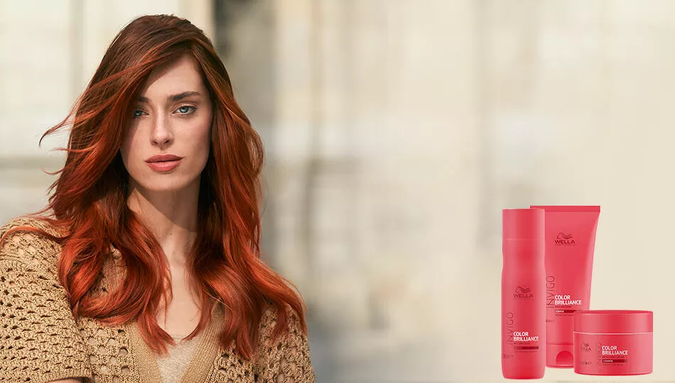 Modèle aux cheveux roux + produits Invigo Color Brilliance