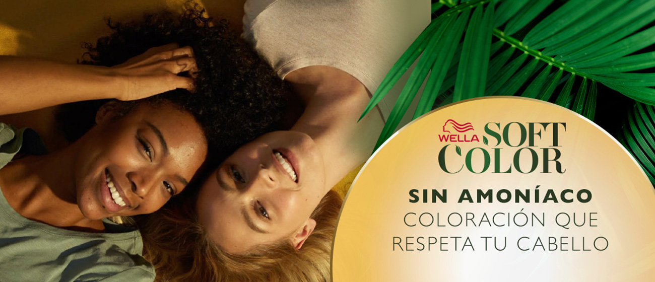 Dos mujeres, una con cabello rizado oscuro y la otra con cabello rubio, lacio y largo.