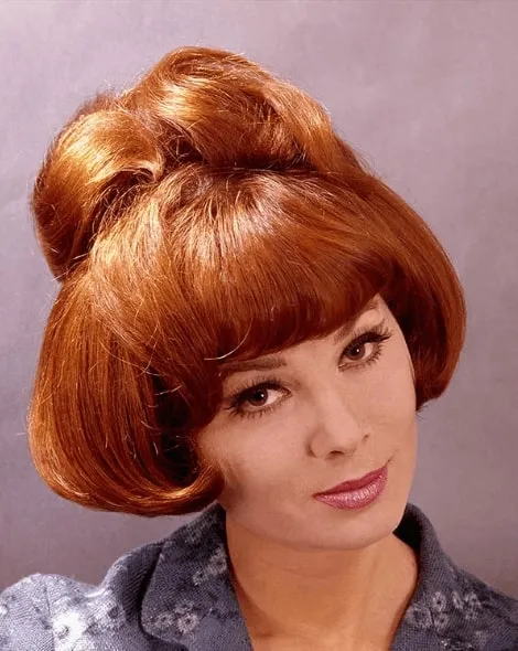 Foto de revista de 1967 de mulher com cabelo vermelho paixão