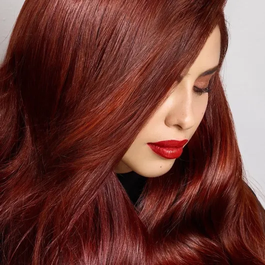 Mulher de cabelo vermelho